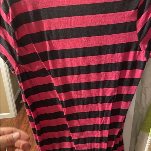 Summer T. Cool and comfortable. Blk/pink striped. - Picture 2 of 3